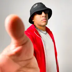 Écoutez FRE, regardez des vidéoclips, lisez la biographie, consultez les dates de tournée et plus encore !