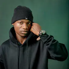 Hör dir Zorah an, schau dir Musikvideos an, lies die Biografie, finde Tourdaten und mehr!