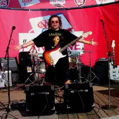 Escucha a Brian Carmona, mira vídeos musicales, lee la biografía, consulta fechas de giras y mucho más.