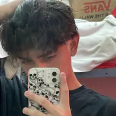 Nando CR dinle, müzik videolarını izle, biyografisini oku, tur tarihlerini ve daha fazlasını gör!