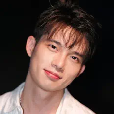 Dengarkan 闰新, tonton video musik, baca bio, lihat tanggal tur & lainnya!