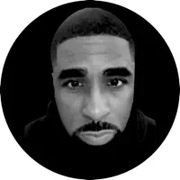 Ouça undefined, assista a videoclipes, leia a biografia, veja as datas das turnês e mais!