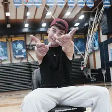 Dengarkan SN, tonton video musik, baca bio, lihat tanggal tur & lainnya!