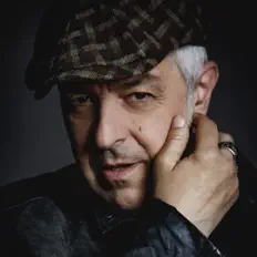 聆聽 Davide Van De Sfroos、觀看音樂影片、閱讀小傳、查看巡演日期等！