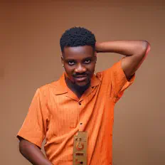 Posłuchaj wykonawcy Lincon, obejrzyj teledyski, przeczytaj biografię, zobacz daty tras koncertowych i nie tylko!