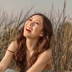 Ascolta Cynthia Lok, guarda video musicali, leggi la biografia, vedi le date del tour & altro!