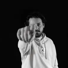 收听 DUG-G、观看音乐视频、阅读小传、查看巡演日期等 ！