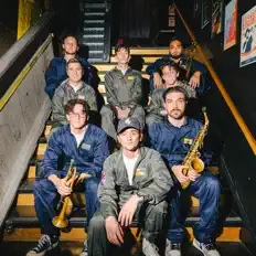 聆聽 Kids That Fly、觀看音樂影片、閱讀小傳、查看巡演日期等！