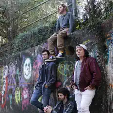 Glitch and The Systemを聴いたり、ミュージックビデオを鑑賞したり、経歴やツアー日程などを確認したりしましょう！