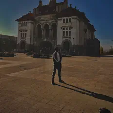 Hör dir RozeDaRula an, schau dir Musikvideos an, lies die Biografie, finde Tourdaten und mehr!