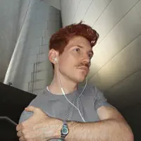 聆聽 undefined、觀看音樂影片、閱讀小傳、查看巡演日期等！