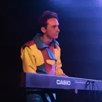 Dengarkan undefined, tonton video musik, baca bio, lihat tanggal tur & lainnya!