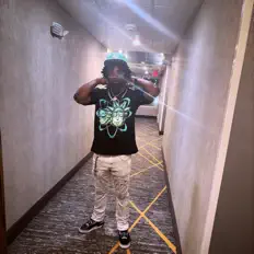 Ascolta Tommy Namor, guarda video musicali, leggi la biografia, vedi le date del tour & altro!