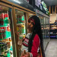 Dengarkan 2kBanks, tonton video musik, baca bio, lihat tanggal tur & lainnya!