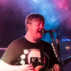 Ouve Mayerski, vê vídeos de música, lê a biografia, vê as datas da digressão e muito mais!