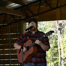 Hör dir Mike Faurot an, schau dir Musikvideos an, lies die Biografie, finde Tourdaten und mehr!