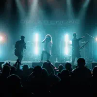 Écoutez undefined, regardez des vidéoclips, lisez la biographie, consultez les dates de tournée et plus encore !