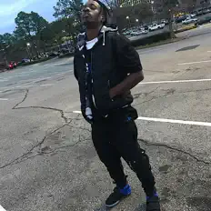 聆聽 YungNova-J、觀看音樂影片、閱讀小傳、查看巡演日期等！