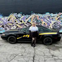 Poslechněte si interpreta undefined, sledujte hudební videa, přečtěte si životopis, podívejte se na data turné a další informace.