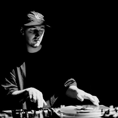 Listen to DJ ПЛАЩ, watch music videos, read bio, see tour dates & more!