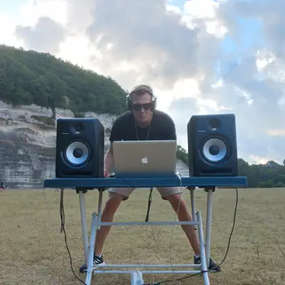 Listen to Hakan Şaşmaz, watch music videos, read bio, see tour dates & more!