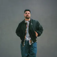 Escucha a undefined, mira videos musicales, lee su biografía, consulta las fechas de las gira y más.