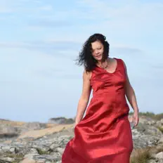 Listen to KIKI R, watch music videos, read bio, see tour dates & more!