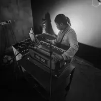 收听 undefined、观看音乐视频、阅读小传、查看巡演日期等 ！