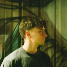 Ouça SIILO, assista a videoclipes, leia a biografia, veja as datas das turnês e mais!