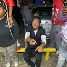 聆聽 Zee1K、觀看音樂影片、閱讀小傳、查看巡演日期等！