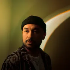 Poslechněte si interpreta Sunsets, sledujte hudební videa, přečtěte si životopis, podívejte se na data turné a další informace.