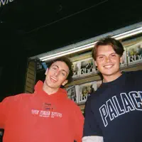 Escucha a undefined, mira videos musicales, lee su biografía, consulta las fechas de las gira y más.