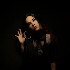 Lady Fingazを聴いたり、ミュージックビデオを鑑賞したり、経歴やツアー日程などを確認したりしましょう！
