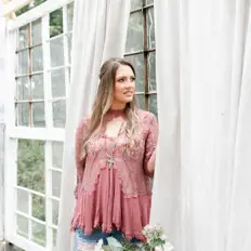 Listen to Kelly Alayna, watch music videos, read bio, see tour dates & more!