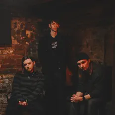 收听 RiverWolf、观看音乐视频、阅读小传、查看巡演日期等 ！