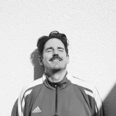 Escucha a Julius Bambulius, mira videos musicales, lee su biografía, consulta las fechas de las gira y más.