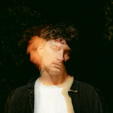 聆聽 Clearhead、觀看音樂影片、閱讀小傳、查看巡演日期等！