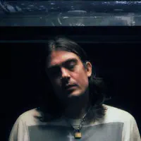 Ascolta undefined, guarda video musicali, leggi la biografia, vedi le date del tour & altro!