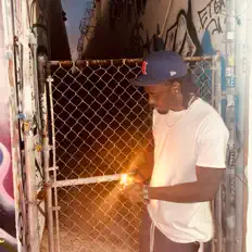 收听 Florida Fiya、观看音乐视频、阅读小传、查看巡演日期等 ！