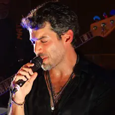 Hör dir Dude São Thiago an, schau dir Musikvideos an, lies die Biografie, finde Tourdaten und mehr!