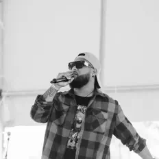 收听 MarsonBoy、观看音乐视频、阅读小传、查看巡演日期等 ！