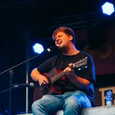 Écoutez Max Walter, regardez des vidéoclips, lisez la biographie, consultez les dates de tournée et plus encore !