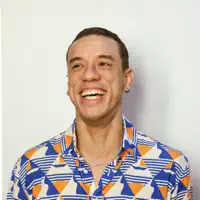 undefinedを聴いたり、ミュージックビデオを鑑賞したり、経歴やツアー日程などを確認したりしましょう！