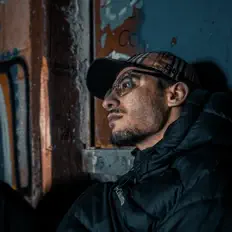 Poslechněte si interpreta ARZ, sledujte hudební videa, přečtěte si životopis, podívejte se na data turné a další informace.