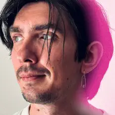 聆聽 Cola Koala、觀看音樂影片、閱讀小傳、查看巡演日期等！