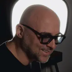 Ouve Max Carella, vê vídeos de música, lê a biografia, vê as datas da digressão e muito mais!