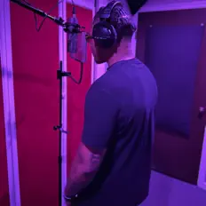 Ouve Smooth E, vê vídeos de música, lê a biografia, vê as datas da digressão e muito mais!