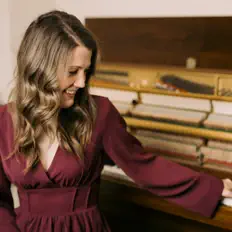 Dengarkan Sarah Watson, tonton video musik, baca bio, lihat tanggal tur & lainnya!