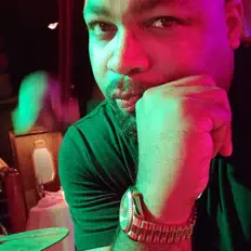 Hör dir Brandon Williams an, schau dir Musikvideos an, lies die Biografie, finde Tourdaten und mehr!