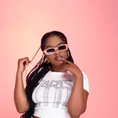 BELLO을(를) 듣고, 뮤직 비디오를 보고, 약력을 읽고, 투어 일정 등을 확인하세요!